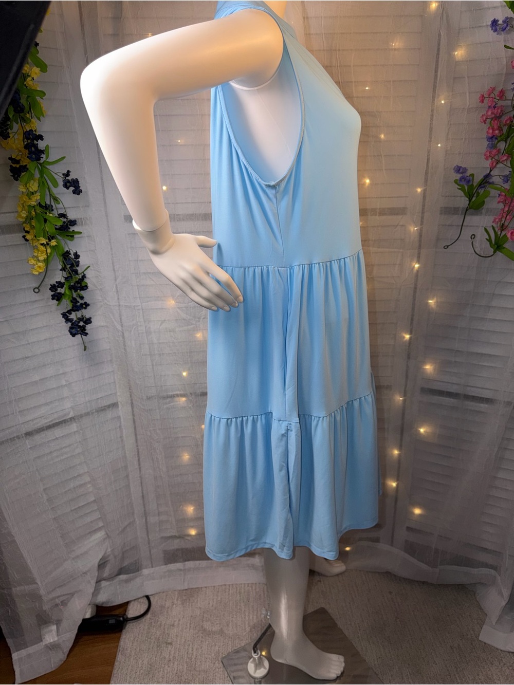 Dear Scarlett Sleeveless Light Blue Tiered V-Neck Dress w/pockets - Picture 4 of 12